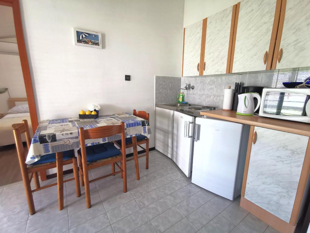 Apartmani Andrea プーラ エクステリア 写真